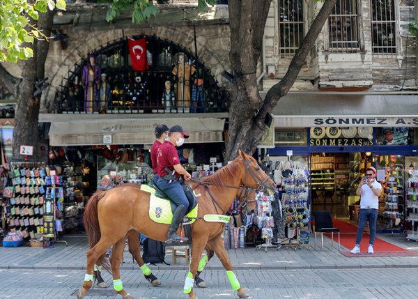 Foto - Batı'nın dikkatinin üzerinde olduğu Ayasofya Camii önünde atlı devriye