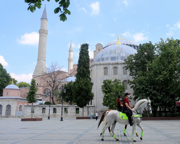 Foto - Batı'nın dikkatinin üzerinde olduğu Ayasofya Camii önünde atlı devriye