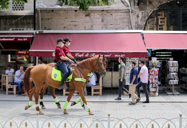 Foto - Batı'nın dikkatinin üzerinde olduğu Ayasofya Camii önünde atlı devriye