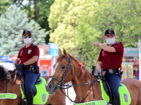 Foto - Batı'nın dikkatinin üzerinde olduğu Ayasofya Camii önünde atlı devriye