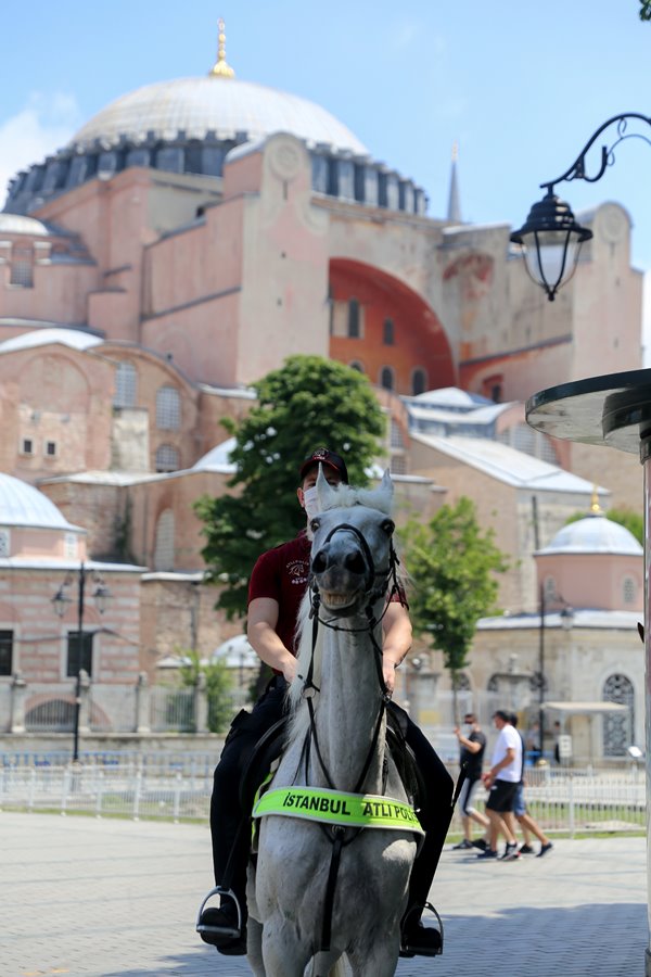 Foto - Batı'nın dikkatinin üzerinde olduğu Ayasofya Camii önünde atlı devriye