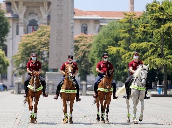 Foto - Batı'nın dikkatinin üzerinde olduğu Ayasofya Camii önünde atlı devriye