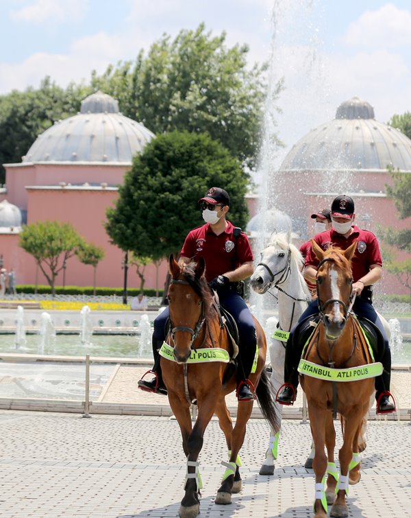 Foto - Batı'nın dikkatinin üzerinde olduğu Ayasofya Camii önünde atlı devriye
