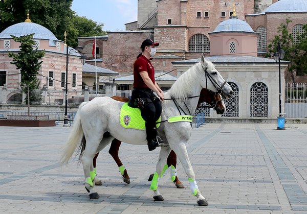 Foto - Batı'nın dikkatinin üzerinde olduğu Ayasofya Camii önünde atlı devriye