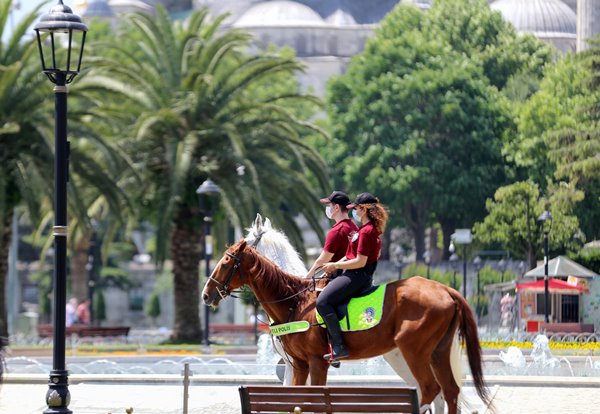 Foto - Batı'nın dikkatinin üzerinde olduğu Ayasofya Camii önünde atlı devriye
