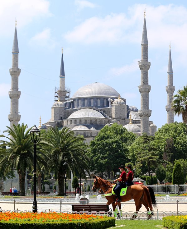 Foto - Batı'nın dikkatinin üzerinde olduğu Ayasofya Camii önünde atlı devriye