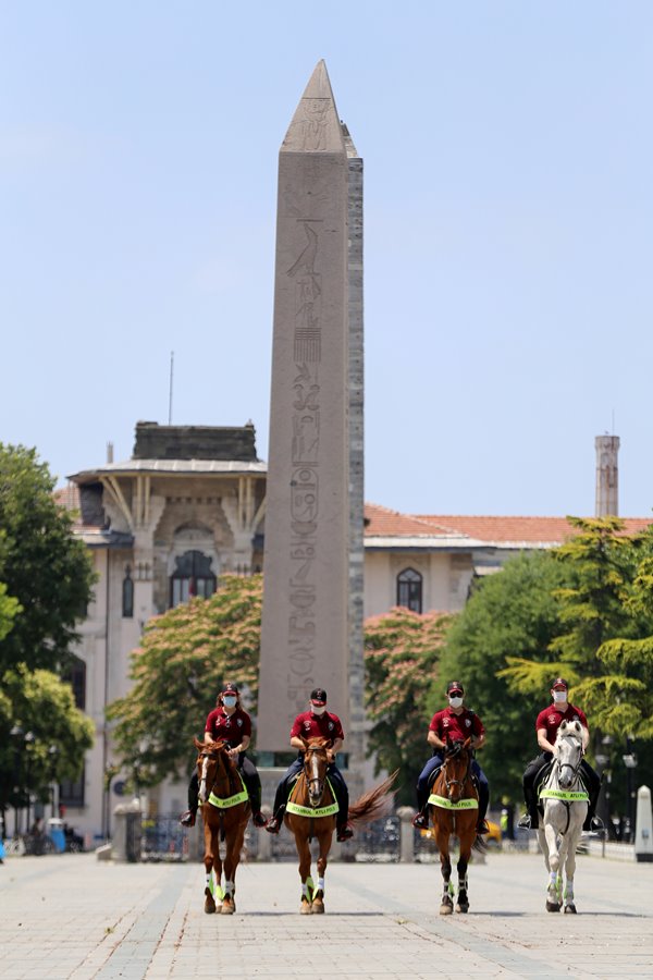 Foto - Batı'nın dikkatinin üzerinde olduğu Ayasofya Camii önünde atlı devriye