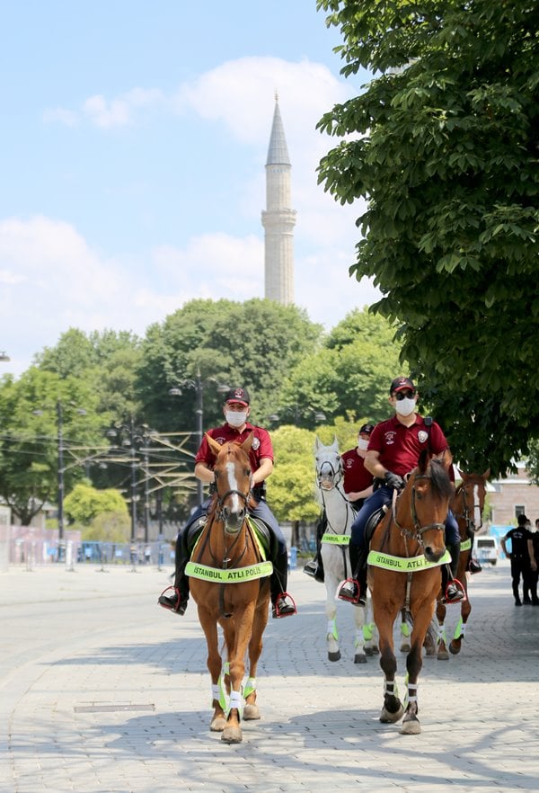 Foto - Batı'nın dikkatinin üzerinde olduğu Ayasofya Camii önünde atlı devriye