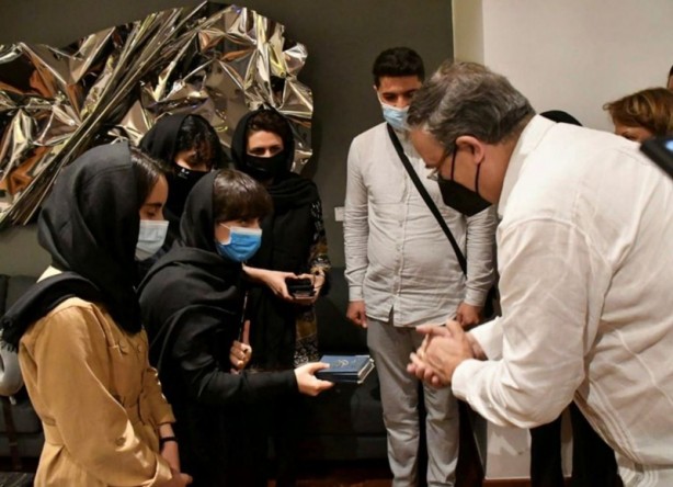 Foto - Batı'nın ikiyüzlülüğü! Mülteci olarak Afgan robotik ekibi üyelerini kabul ettiler