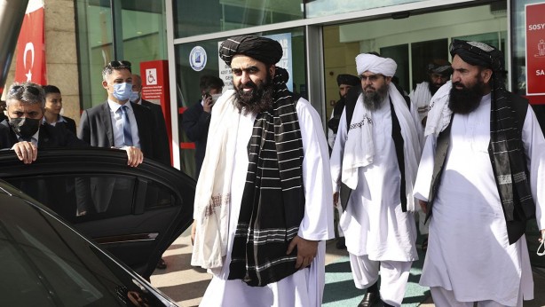 Foto - Batı'nın 'vahşi' gösterdiği Taliban'dan kadın çalışan kararı! İslam düşmanları çıldıracak