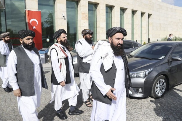 Foto - Batı'nın 'vahşi' gösterdiği Taliban'dan kadın çalışan kararı! İslam düşmanları çıldıracak