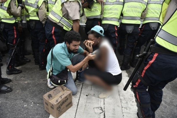 Foto - Batmak üzere olan Venezuela'dan çarpıcı kareler