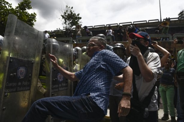 Foto - Batmak üzere olan Venezuela'dan çarpıcı kareler