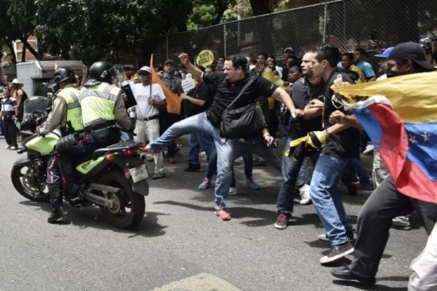 Foto - Batmak üzere olan Venezuela'dan çarpıcı kareler