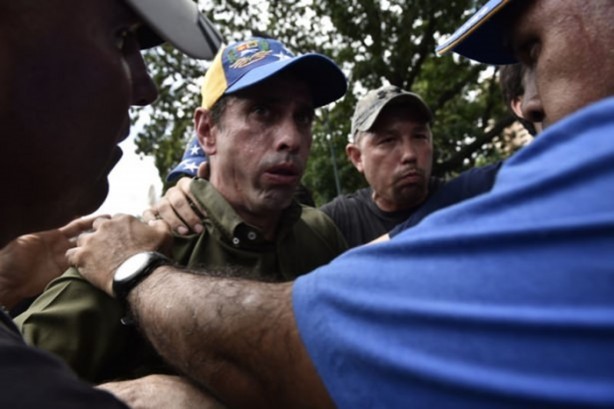 Foto - Batmak üzere olan Venezuela'dan çarpıcı kareler