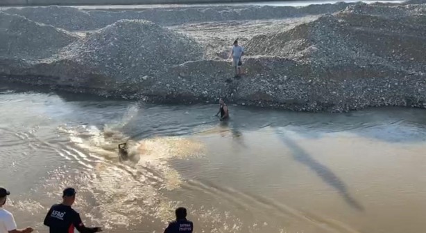 Batman Çayı'nda 2 kişi mahsur kaldı