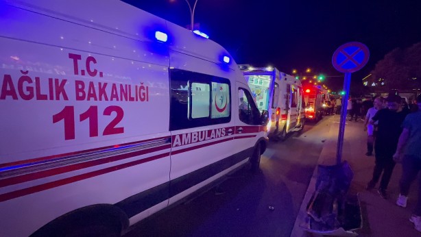 Foto - Batman'da otomobil sivil polis aracına çarptı: 5 yaralı!