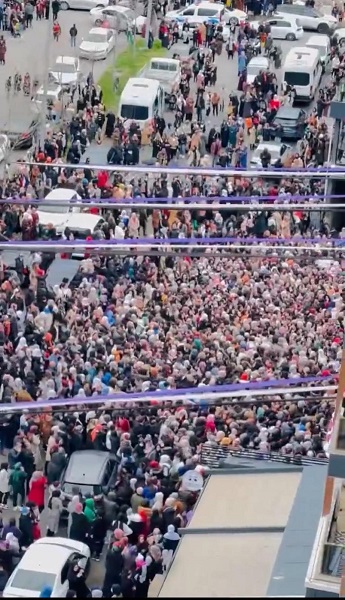 Foto - Batman’da şaşkına çeviren görüntüler! Yanlış anlamayın burası miting alanı değil