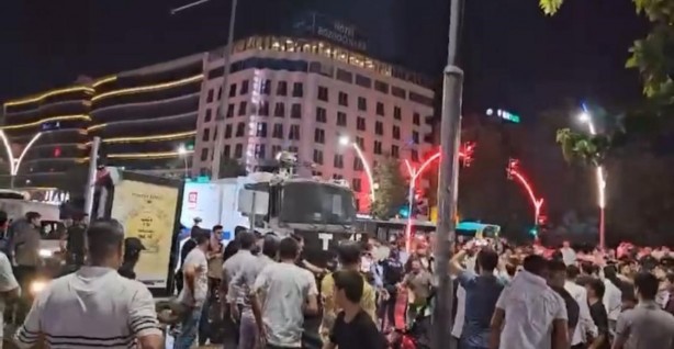 Foto - Batman'da Starbucks şubesine saldırı