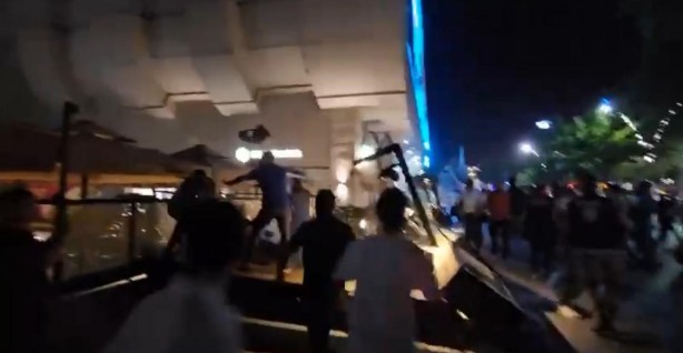 Batman'da Starbucks şubesine saldırı