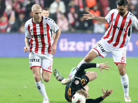 Foto - Batuhan'dan şok açıklama: "8 kişiyle 14 kişiye karşı mücadele" deyip açık açık ilan etti! O gelişme sonrası harekete geçtiler