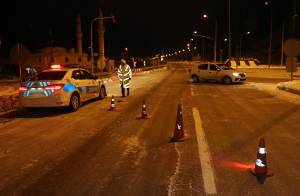 Foto - Bayburt-Erzurum kara yoluna çığ düştü! Yol ulaşıma kapatıldı