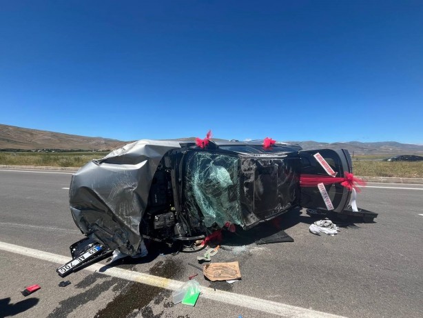 Foto - Bayburt’ta gelin arabası ile traktör çarpıştı