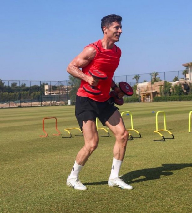 Foto - Bayern Münih'in yıldızı Robert Lewandowski, antrenmanlara Türkiye’de devam etti
