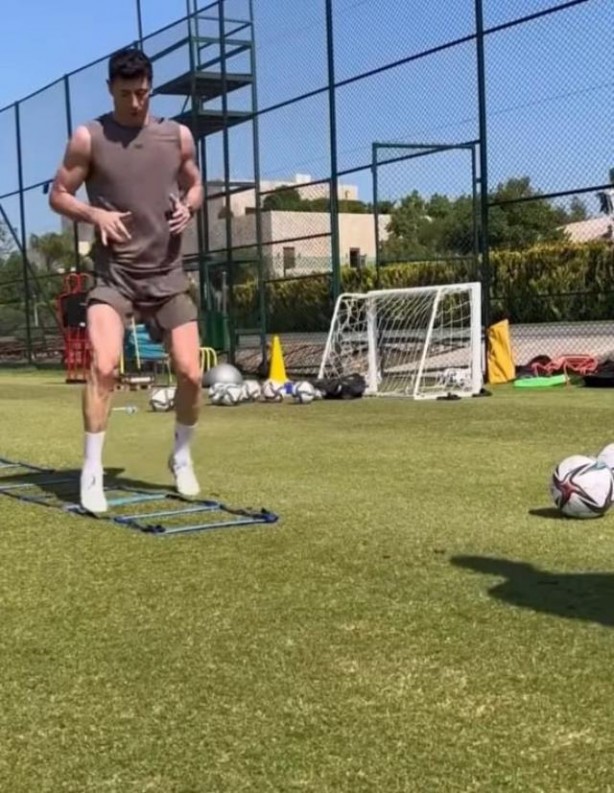 Foto - Bayern Münih'in yıldızı Robert Lewandowski, antrenmanlara Türkiye’de devam etti