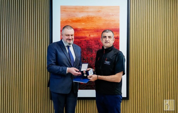 Foto - Baykar, Türkiye'ye paylaştı: Selçuk Bayraktar ve Haluk Bayraktar’a 1. Derece Güvenlik ve Savunma Nişanı verildi!