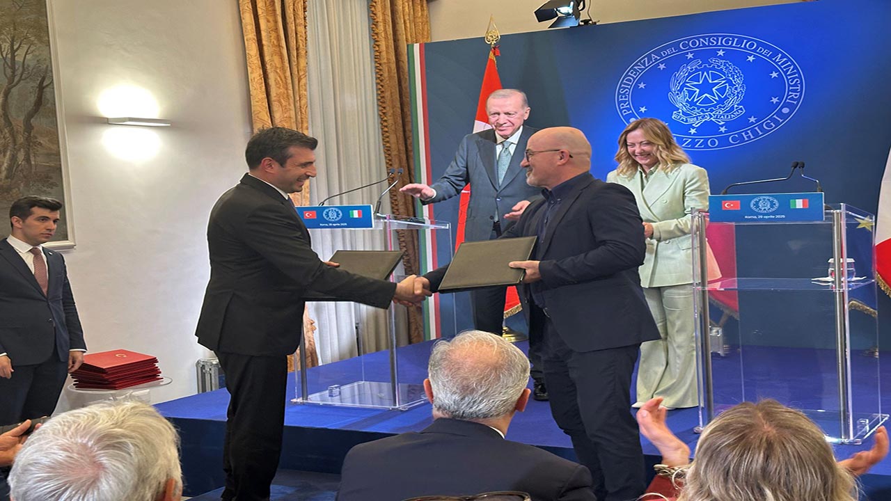 Foto - Baykar ve Leonardo’dan kritik imza! Dünyanın sayılı Savunma Sanayi şirketleri sıraya girdi