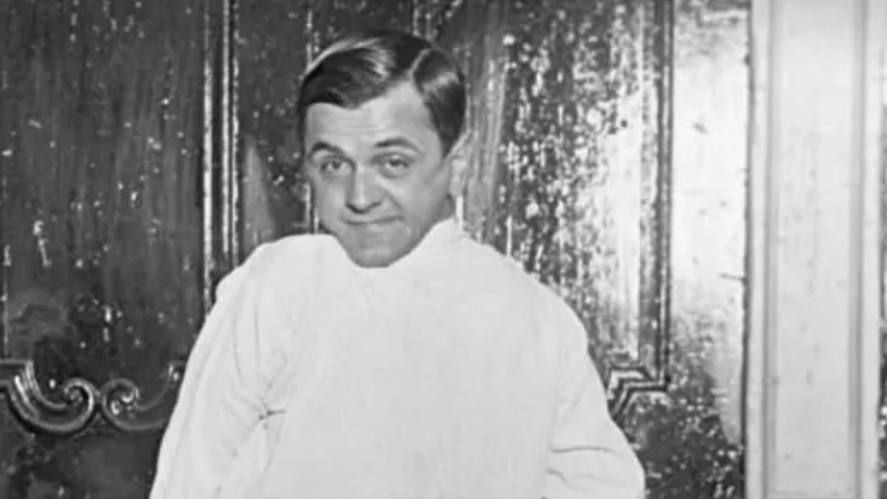 'Baykuş adam' dünyayı şaşırtıyor: Başını 180 derece çevirebiliyor!