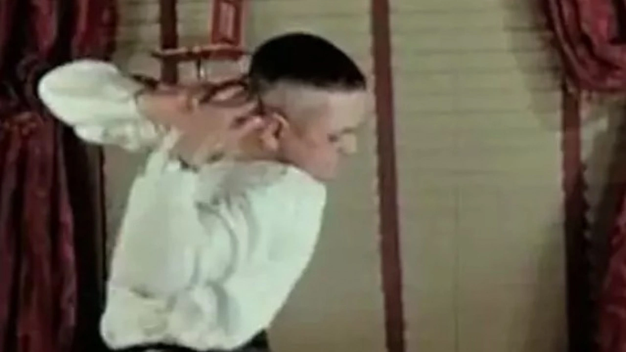 Foto - 'Baykuş adam' dünyayı şaşırtıyor: Başını 180 derece çevirebiliyor!