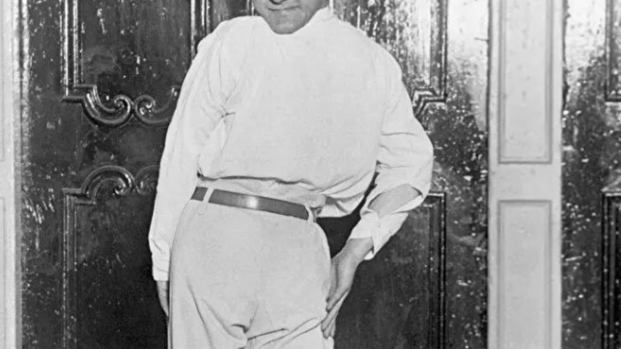 Foto - 'Baykuş adam' dünyayı şaşırtıyor: Başını 180 derece çevirebiliyor!