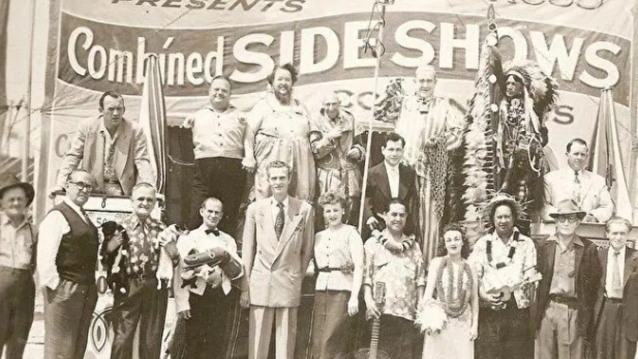 Foto - 'Baykuş adam' dünyayı şaşırtıyor: Başını 180 derece çevirebiliyor!