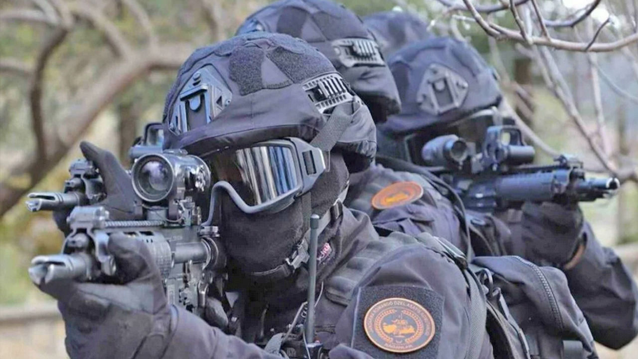 Foto - "Bayrağımız dalgalanıyorsa, fedakarlığınız sayesindedir" 