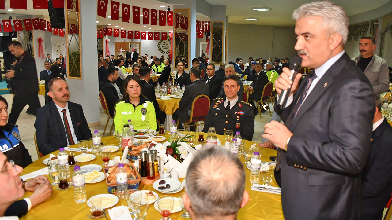 "Bayrağımız dalgalanıyorsa, fedakarlığınız sayesindedir" 