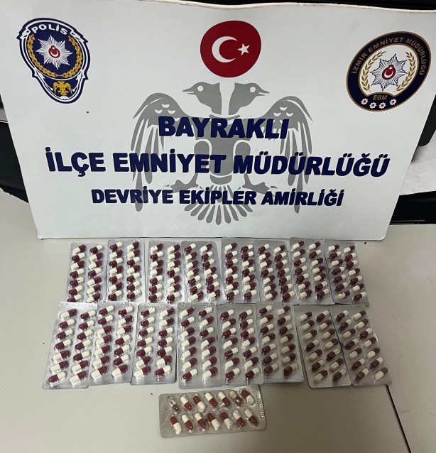Foto - Bayraklı'da yapılan denetimlerde 238 adet sentetik ecza hap ele geçirildi, 10 kişi yakalandı