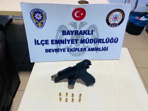 Foto - Bayraklı'da yapılan denetimlerde 238 adet sentetik ecza hap ele geçirildi, 10 kişi yakalandı