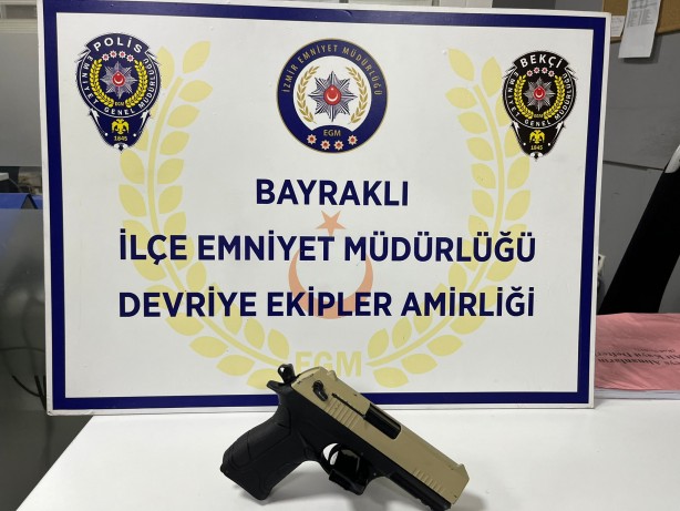 Foto - Bayraklı'da yapılan denetimlerde 238 adet sentetik ecza hap ele geçirildi, 10 kişi yakalandı