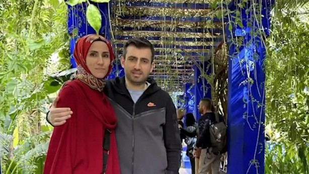 Foto - Bayraktar çiftinden, tarihi yapının önünde hatıra fotoğrafı