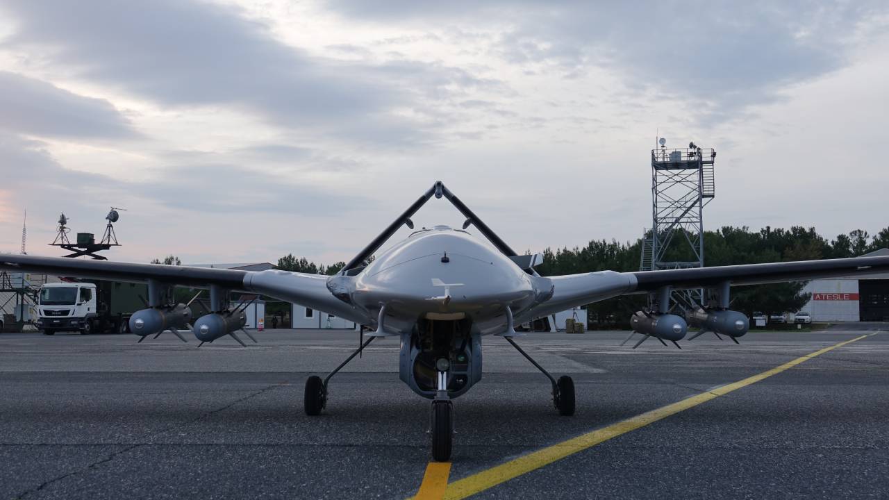 Foto - Bayraktar o ülkeyi ayağa kaldırdı! Şu müthiş gelişmeye bakın hele