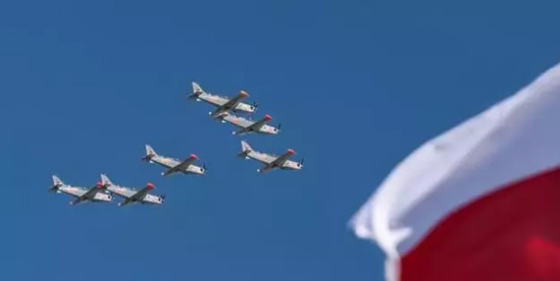 Foto - Bayraktar TB2 Polonya ordusuna güç kattı! Polonya'da bayraktar, F-35'ler, Abrams tankları ile gövde gösterisi