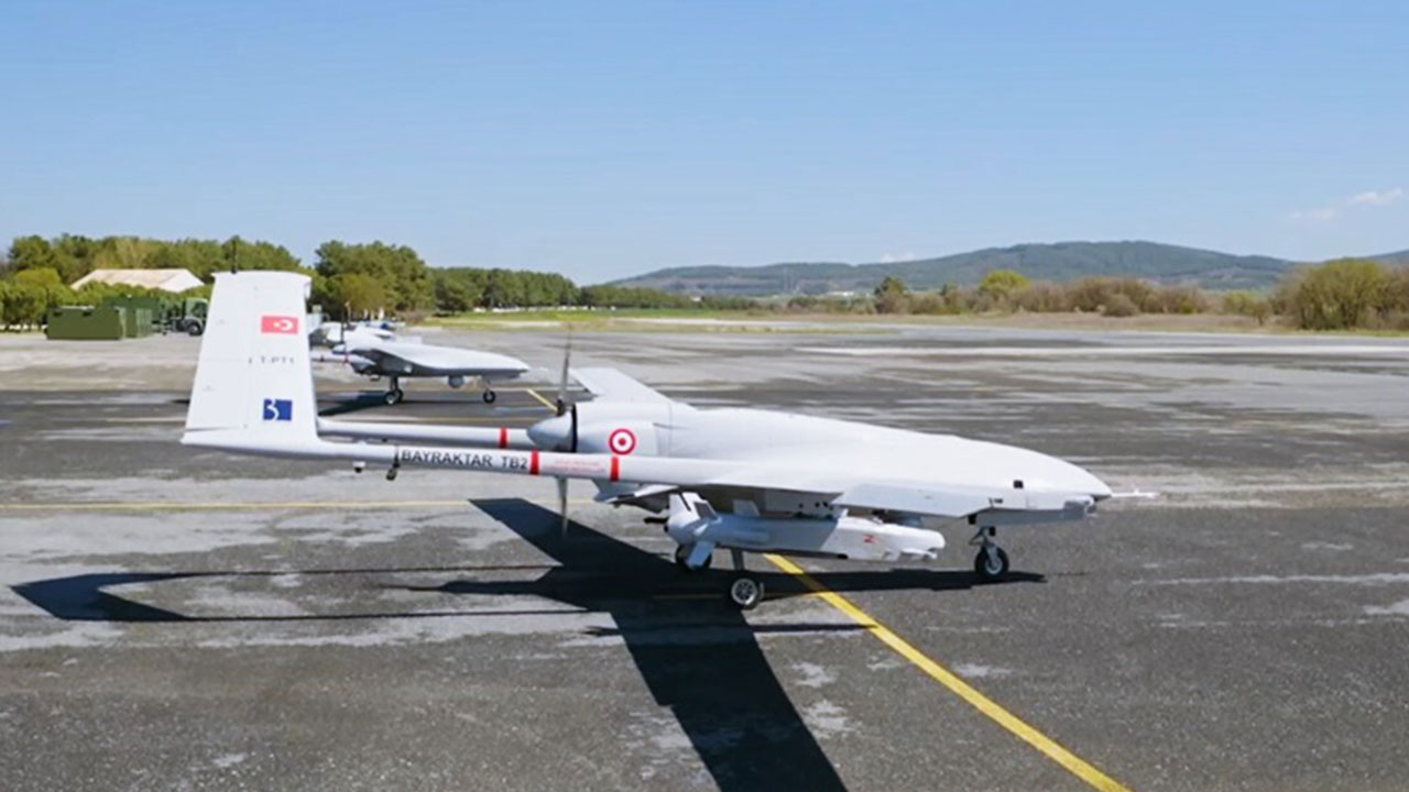 Foto - Bayraktar TB2 SİHA'dan büyük olay! Tek tuşla öyle bir şey yaptı ki...