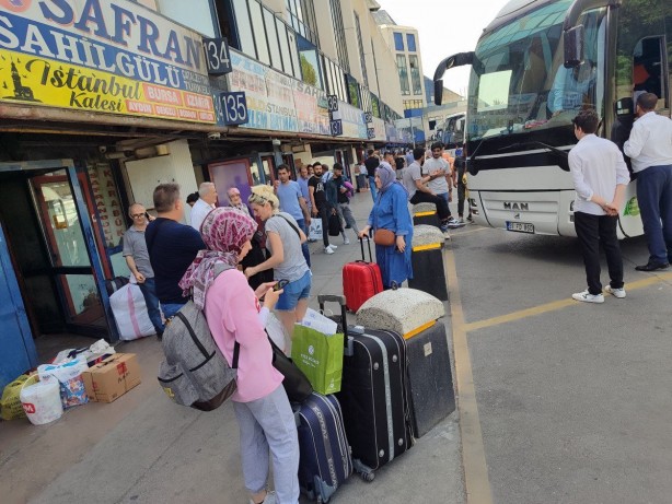 Foto - Bayram göçü! ‘Aç’ dedikleri millet bilet bırakmadı