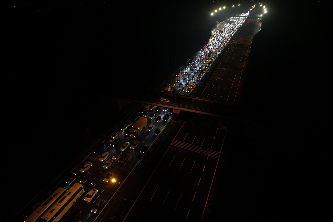 Foto - Bayram Göçü Başladı: Otoyollarda Kilometrelerce Araç Kuyruğu, Trafik Durma Noktasına Geldi