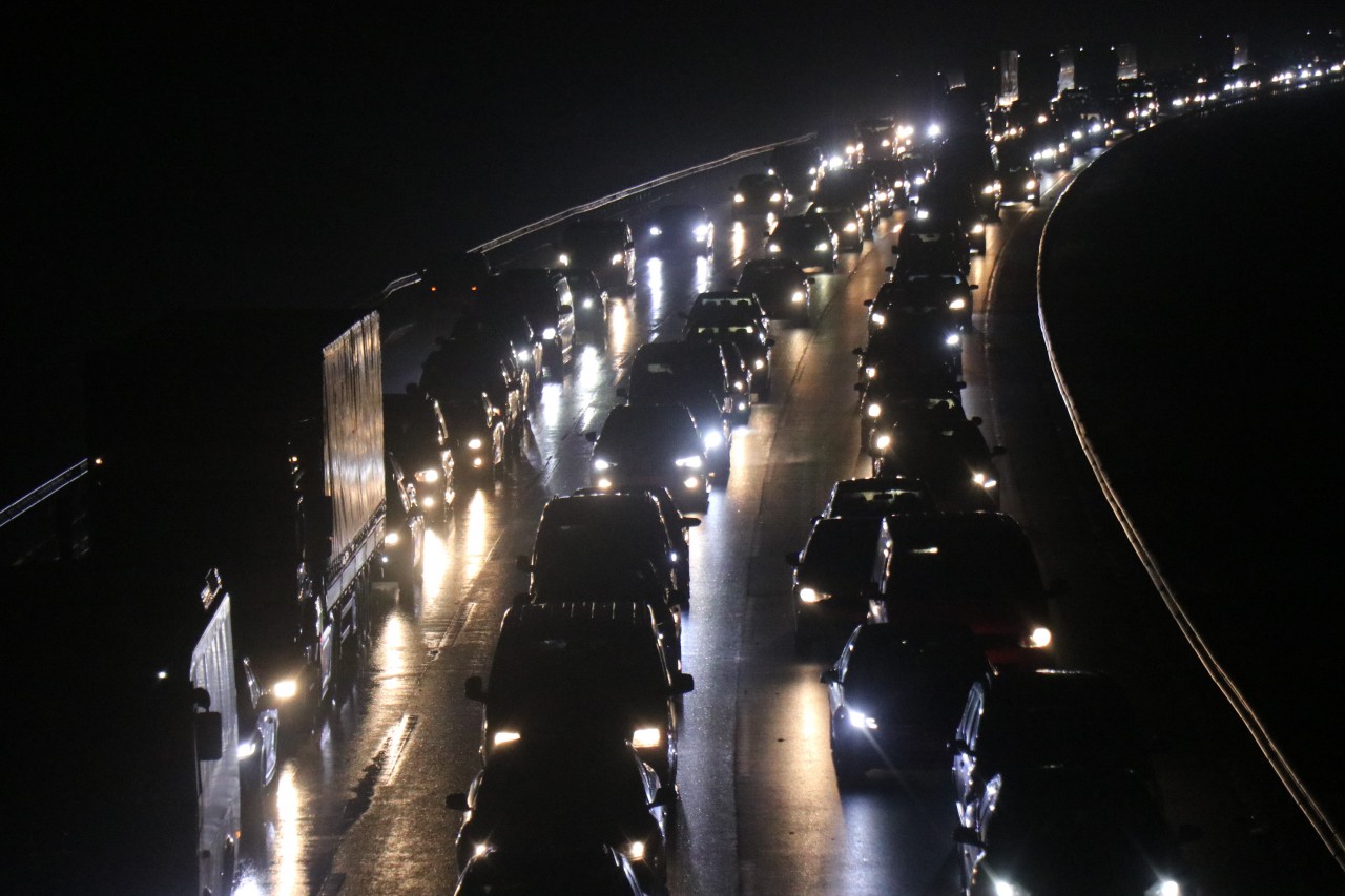 Foto - Bayram Göçü Başladı: Otoyollarda Kilometrelerce Araç Kuyruğu, Trafik Durma Noktasına Geldi