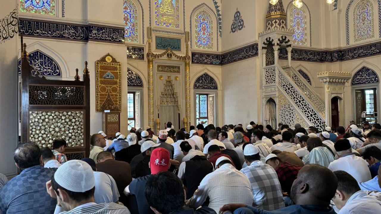 Foto - Bayram namazı 3 kez kılındı: İmam bile şaşırdı