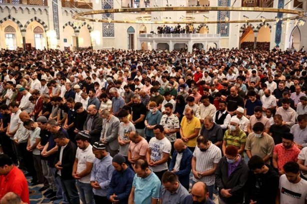 Foto - Bayram namazında camiler doldu taştı!