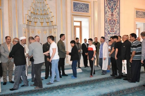 Foto - Bayram namazında camiler doldu taştı!
